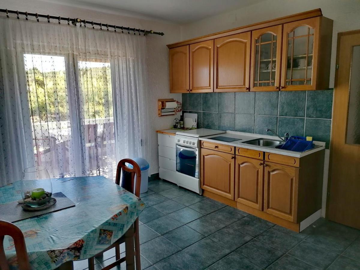 Apartman Canaki Splitska Exterior photo