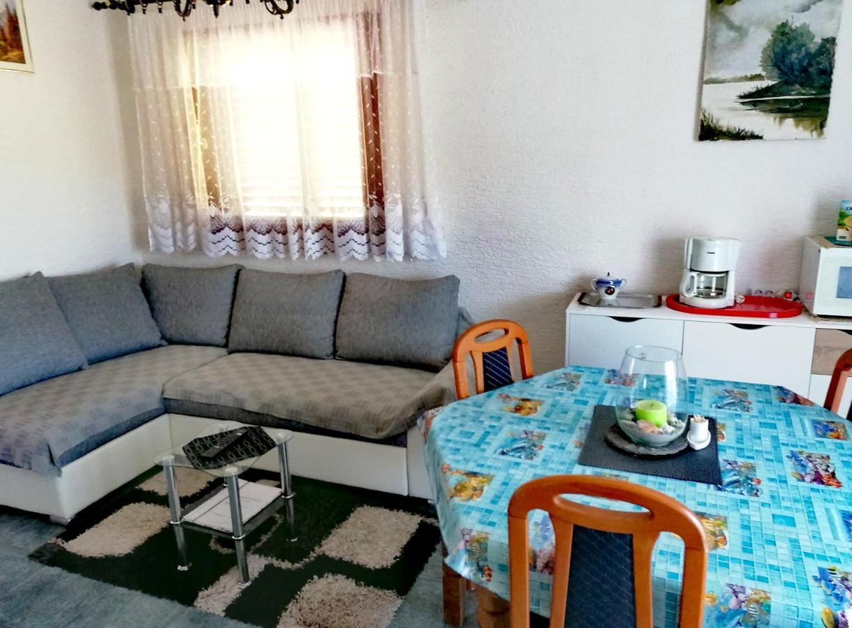 Apartman Canaki Splitska Exterior photo
