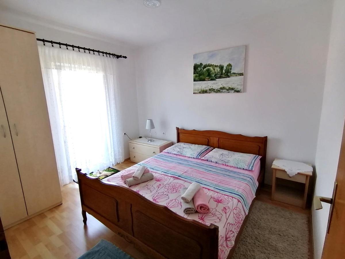 Apartman Canaki Splitska Exterior photo