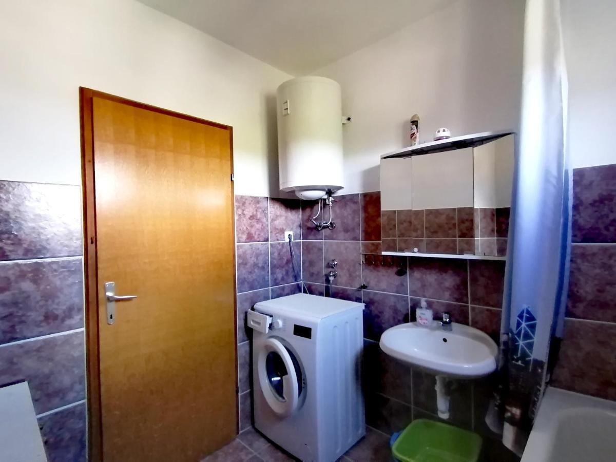 Apartman Canaki Splitska Exterior photo